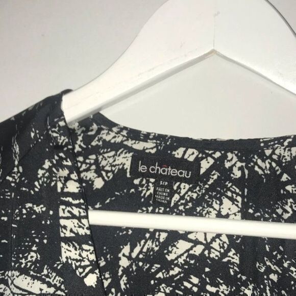 Le Chateau Long Sleeve Wrap Dress - Picture 6 of 9